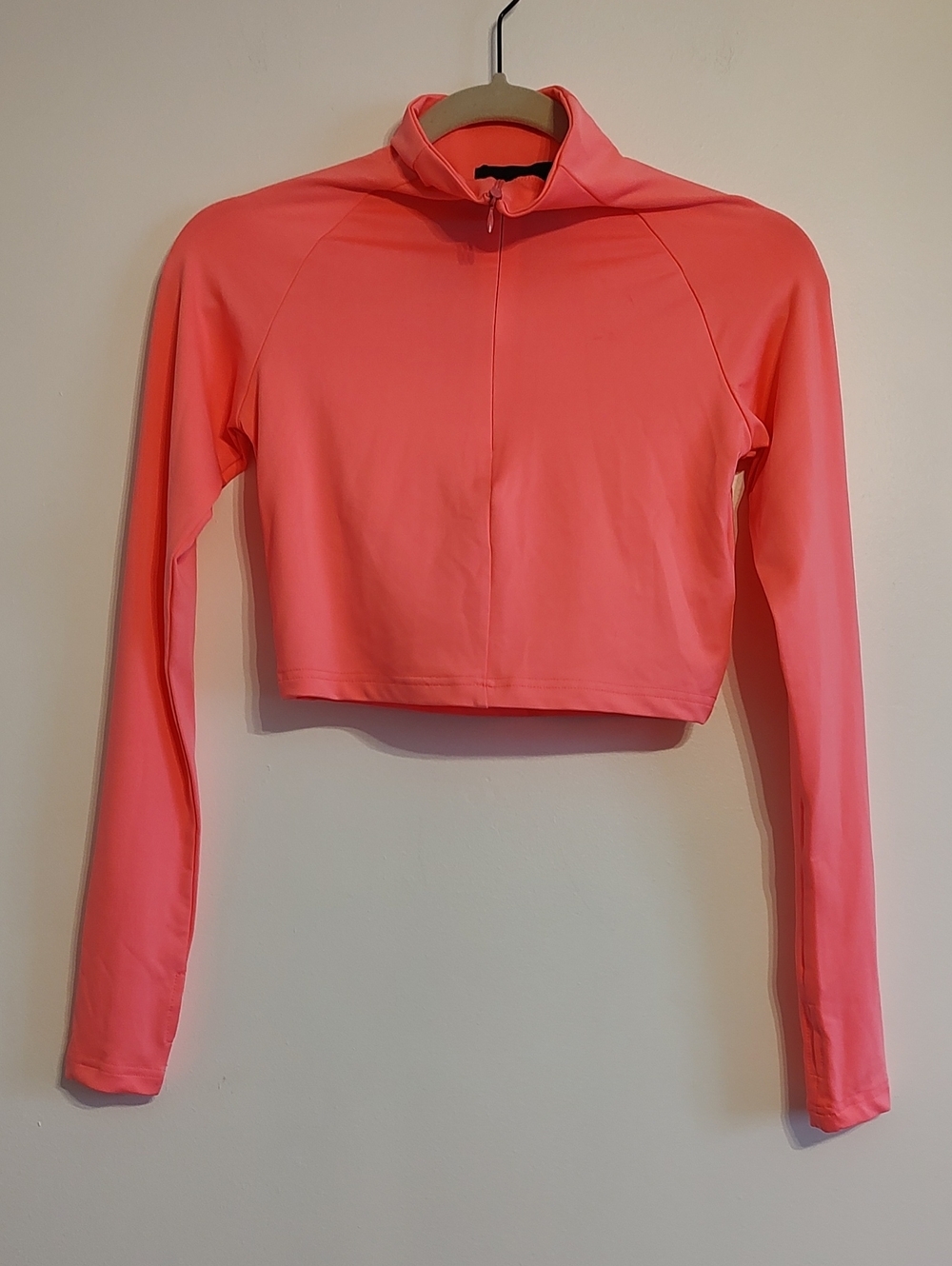 PrettyLittleThing Neon Hot Pink Cropped Zip-Front Mock Neck Top